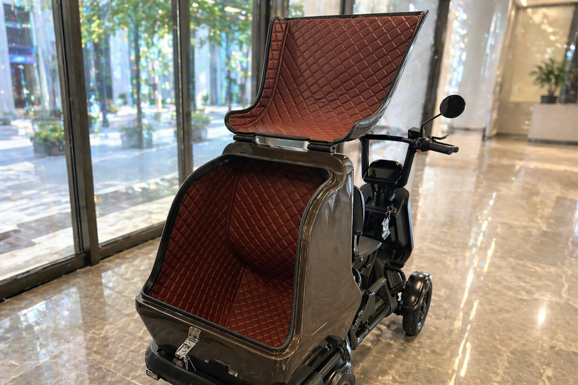 ELEGRAN G-classの約220Lボックスを開けた内部